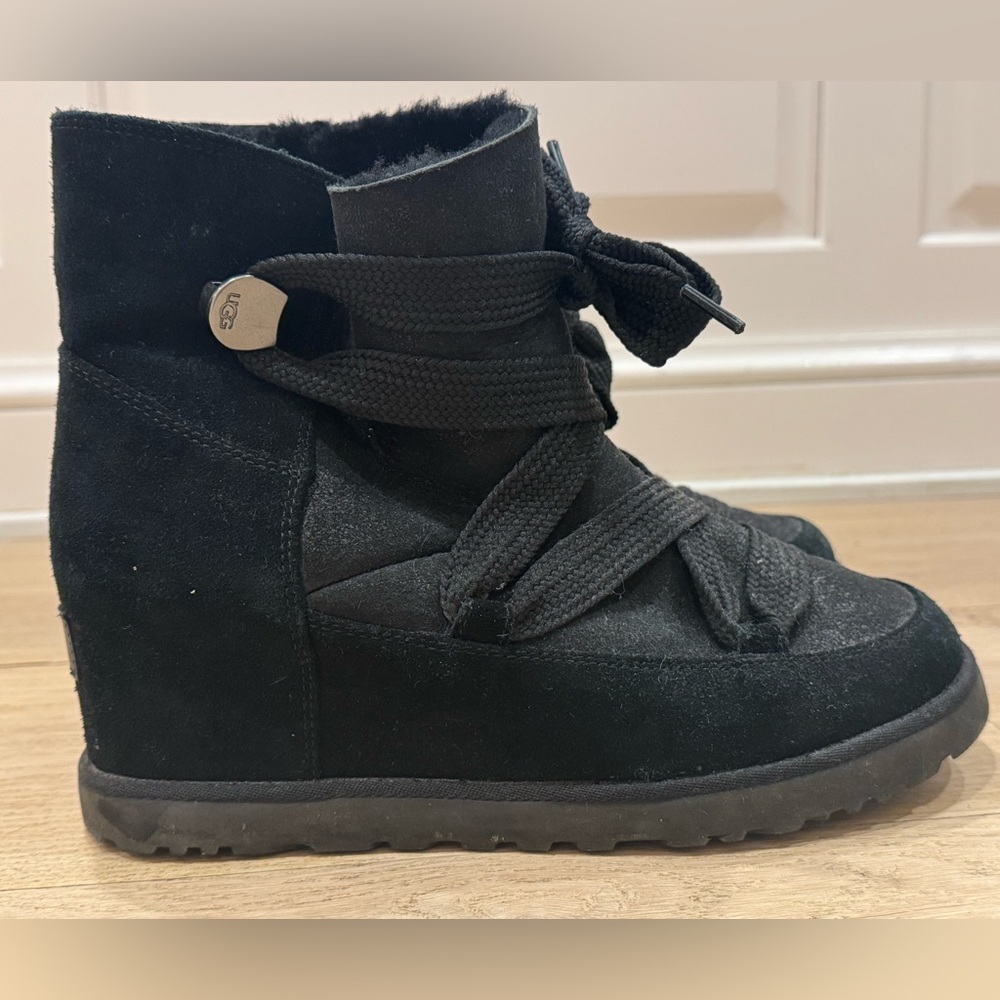 UGG Women's Black Classic Femme Lace Up Winter Bootie